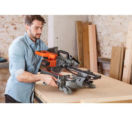 Пила торцовочная сетевая BLACK+DECKER BES700