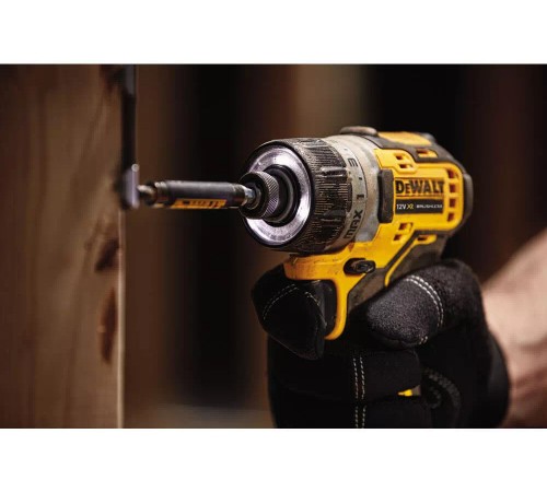 Шуруповерт аккумуляторный бесщеточный DeWALT DCF601D2