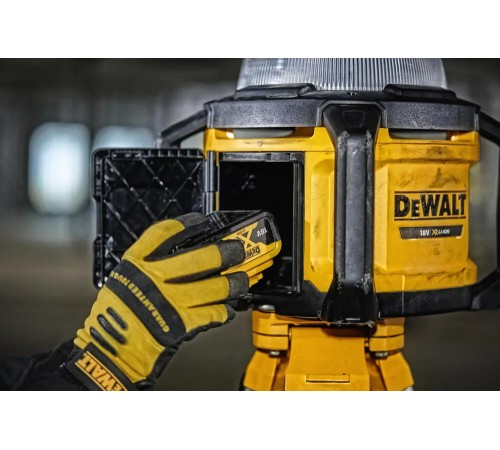 Фонарь аккумуляторный светодиодный DeWALT DCL074