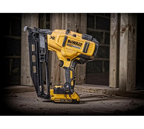 Пістолет цвяхозабивний акумуляторний безщітковий DeWALT DCN662N