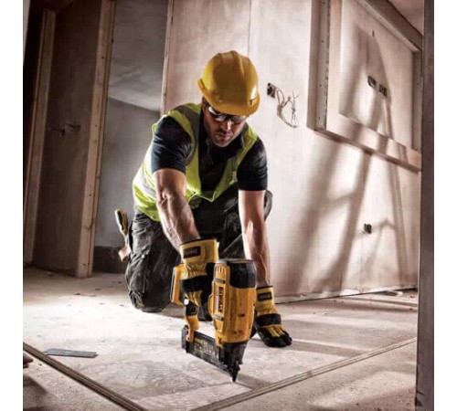 Пістолет цвяхів акумуляторний безщітковий DeWALT DCN680N