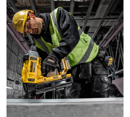 Акумуляторний цвяхів нейлер DeWALT DCN890N