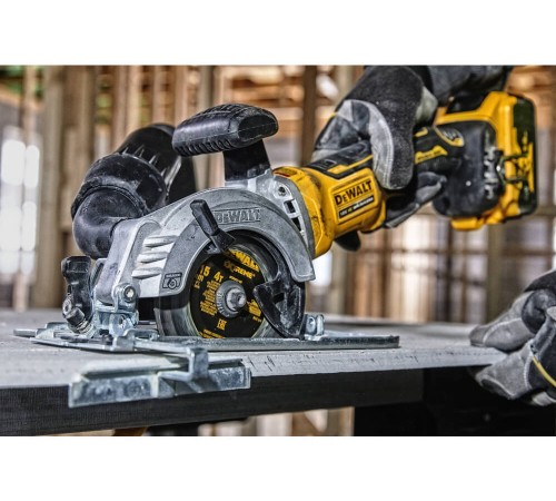 Пила дискова акумуляторна компактна безщіткова DeWALT DCS571E1T