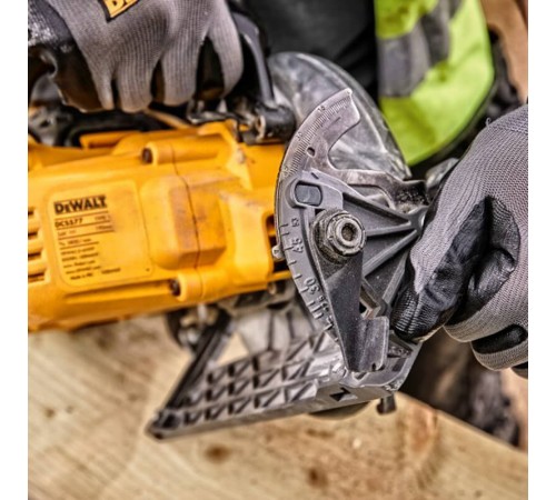 Акумуляторна пилка дискова циркулярна безщіткова XR FLEXVOLT DeWALT DCS577T2