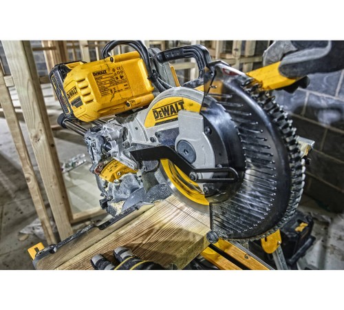 Пила торцювальна акумуляторна безщіткова DeWALT DCS727T2