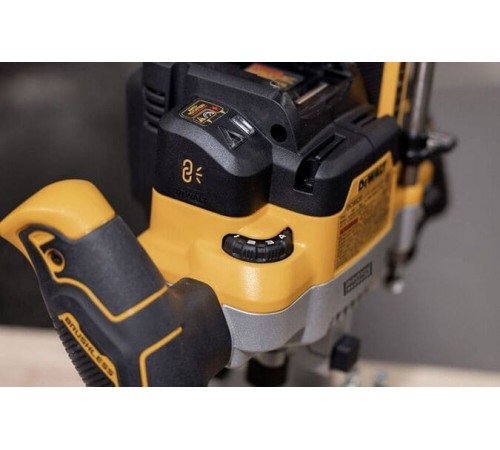 Погружной аккумуляторный фрезер DeWALT DCW620NT