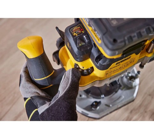 Погружной аккумуляторный фрезер DeWALT DCW620H2