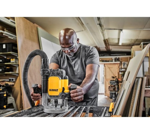 Фрезер DeWALT DWE625