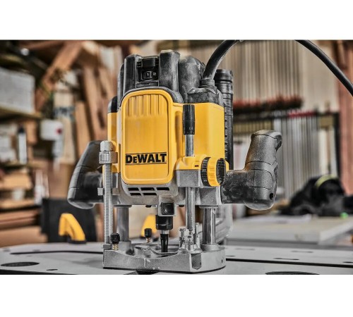 Фрезер DeWALT DWE625