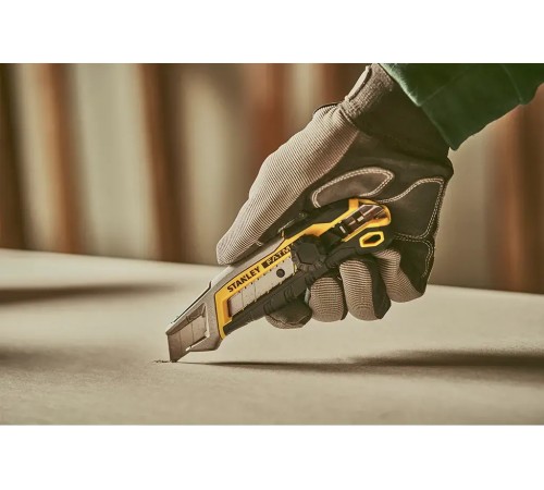 Ніж Integrated Snap Knife довжиною 165 мм із лезом шириною 18 мм STANLEY FatMax FMHT10592-0